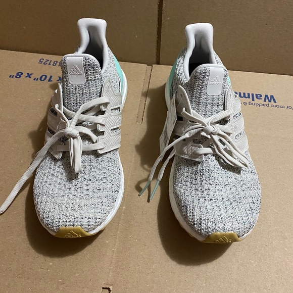 Size 8.5 women’s Ultraboost - Picture 3 of 3